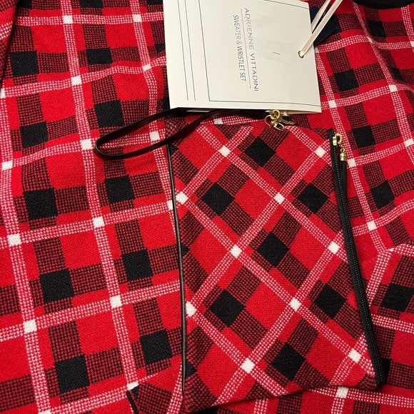 Adrienne Vittadini Red and Black Plaid Top with matching wristlet - Picture 4 of 6